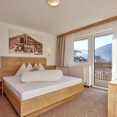 Gaestehaus Bergkristall * Зёльден